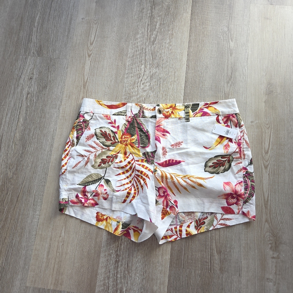 Women’s White Floral Linen-Blend Shorts